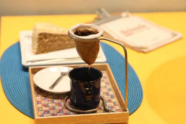Café coado na hora é um dos atrativos do cardápio. Foto: Nando Chiappetta/DP/DA Press