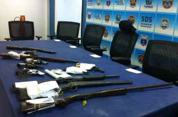 Parte do armamento apreendido pela Polícia. Foto: Thais Arruda/DP/D.A.Press