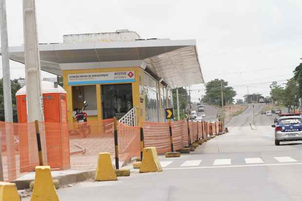 No corredor Norte/Sul, das 11 estações já em funcionamento, sete estão aguardando ação do Consórcio Grande Recife para iniciar as operações. Foto: Allan Torres/DP/D.A Press