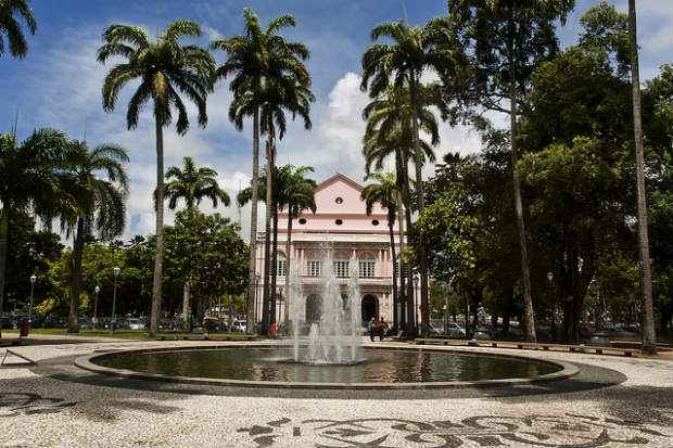 Praça da República fica em frente ao Teatro de Santa Isabel. Foto: Hugo Acioly/Turismo Pernambuco/Divulgação