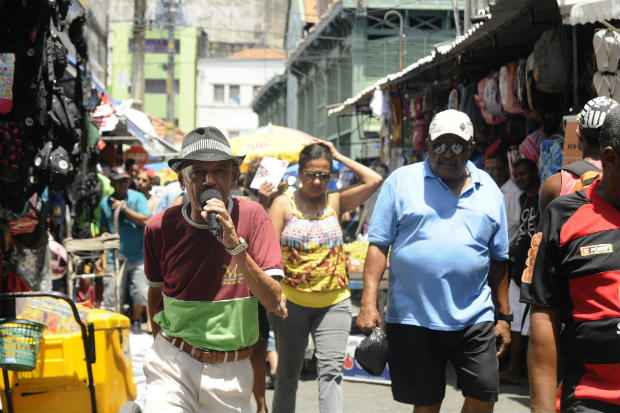 Comércio de rua do centro do Recife tem de tudo um pouco. Foto: Alcione Ferreira/DP/DA Press