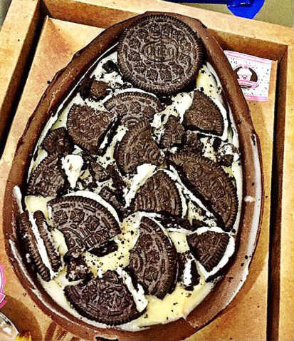 Ovo de P&aacute;scoa de colher da Doce Estrela, feito com o famoso biscoito Oreo. Foto: Doce Estrela/ Divulga&ccedil;&atilde;o/