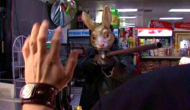 Easter Bunny, kill! Kill! se apropria da imagem fofa para vestir um criminoso. Foto: Divulgação