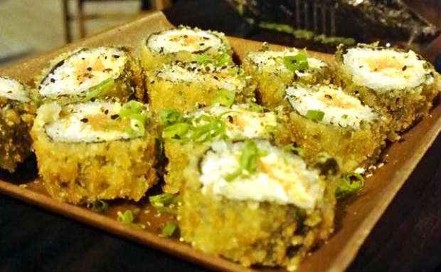 Hot Holl é servido no Food truck Temaki Arretado. Foto: Facebook/ Reprodução