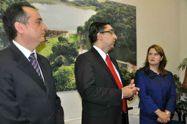 Estiveram presentes a coordenadora dos Juizados Especiais, a juíza Ana Luiza Câmara, o presidente da Compesa, Roberto Tavares, e o diretor de Gestão Corporativa da companhia, Décio Padilha. (Foto: Compesa/Divulgação)() Estiveram presentes a coordenadora dos Juizados Especiais, a juíza Ana Luiza Câmara, o presidente da Compesa, Roberto Tavares, e o diretor de Gestão Corporativa da companhia, Décio Padilha. (Foto: Compesa/Divulgação)/