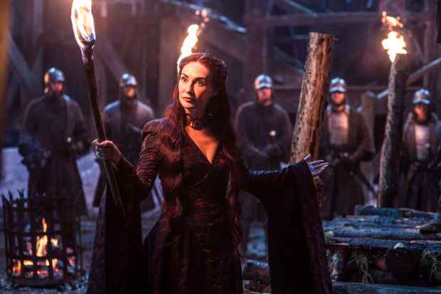 Carice como a Sacerdotisa Vermelha Melisandre. Crédito: HBO/Divulgação