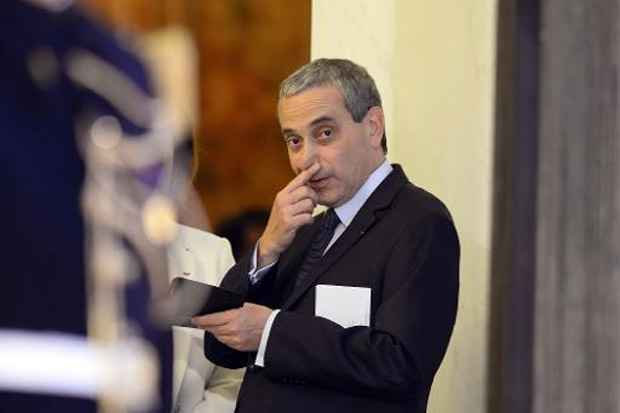 A Fran&ccedil;a mant&eacute;m a proposta relacionada &agrave; escolha de seu embaixador no Vaticano, declarou nesta quarta-feira o porta-voz do governo, St&eacute;phane Le Foll, num momento em que uma disputa op&otilde;e Paris e a Santa S&eacute; sobre a nomea&ccedil;&atilde;o deste diplomata homossexual. Foto: Alain Jocard/AFP/