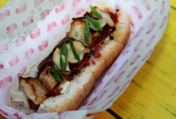 Cachorro-quente Rua do Bom Jesus agora fica no card&aacute;pio fixo do Dog On The Road. Foto: Juliana Bandeira/