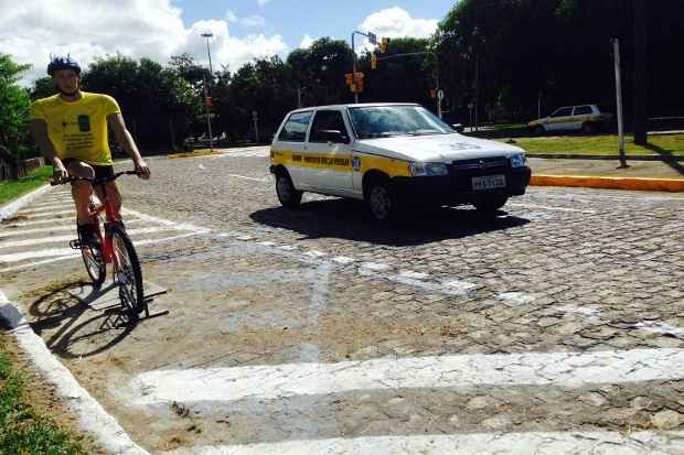 Motoristas precisam ficar a 1,5 metro de distância dos ciclistas. Foto: Paulo Maciel/Detran-PE/Divulgação() Motoristas precisam ficar a 1,5 metro de distância dos ciclistas. Foto: Paulo Maciel/Detran-PE/Divulgação/