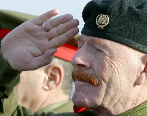 Ezzat Ibrahim Al-Duri, ex-número dois do regime de Saddam Hussein em fuga há 12 anos, no dia 6 de janeiro de 2003, em Bagdá. Foto: AFP/Arquivos KARIM SAHIB