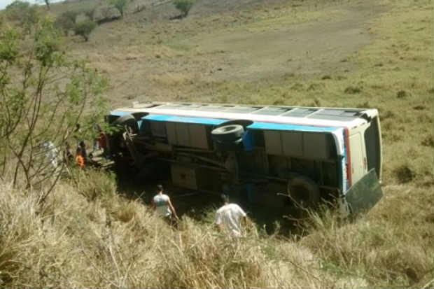 No ônibus, 40 pessoas seguiam de Murici, Alagoas, com destino ao Santuário da Mãe Rainha, em Garanhuns. Foto: Blog Agreste violento/Cortesia/