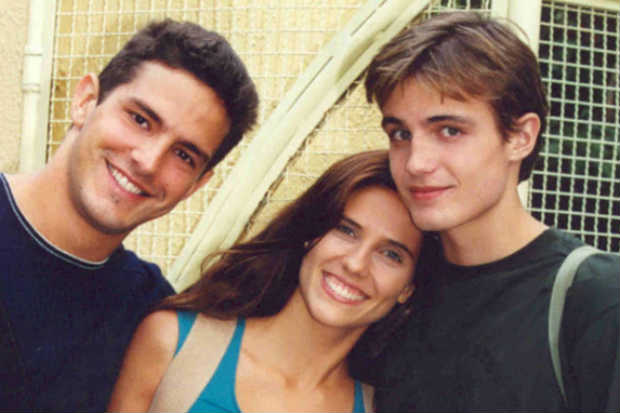 Gui (Iran Malfitano), Nanda (Rafaela Mandelli) e Léo (Max Fercondini) formaram um triângulo amoroso. Foto: CEDOC/TV Globo() Gui (Iran Malfitano), Nanda (Rafaela Mandelli) e Léo (Max Fercondini) formaram um triângulo amoroso. Foto: CEDOC/TV Globo/