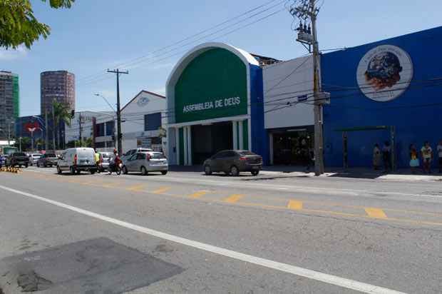 Potencial construtivo do bairro atraiu empresas de comunicação, telemarketing e igrejas, a maioria delas, na Av. Cruz Cabugá, que se consolidou como polo religioso. Foto: Rodrigo Silva/Esp.DP/D.A Press