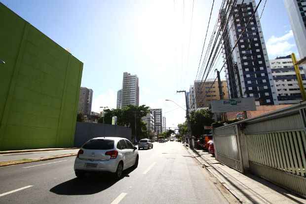 A Avenida Antônio Falcão foi considerada uma das áreas mais quentes da capital.Foto: Paulo Paiva/DP/D.A.Press/