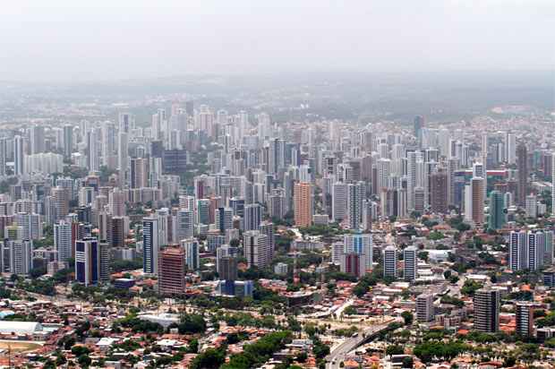 Em tese, o crescimento demográfico e a verticalização não deveriam afetar o abastecimento, já que seguiriam um "horizonte de alcance", mas não é o que se observa na prática. Foto: Paulo Paiva/DP/D.A Press/ Em tese, o crescimento demográfico e a verticalização não deveriam afetar o abastecimento, já que seguiriam um "horizonte de alcance", mas não é o que se observa na prática. Foto: Paulo Paiva/DP/D.A Press/