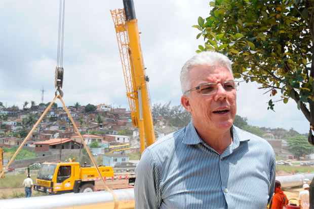 Diretor Regional Metropolitano da Compesa, Fernando Lôbo, admite que a companhia enfrenta uma série de dificuldades decorrentes das transformações urbanas Foto: Alcione Ferreira/ DP/D.A Press