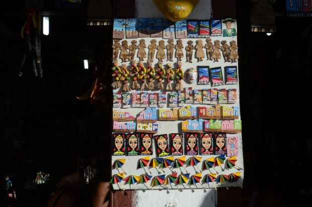Chaveiros e ímãs são os souvenires mais procurados pelos turistas. Foto: João Velozo/Esp. DP/DA Press/ Chaveiros e ímãs são os souvenires mais procurados pelos turistas. Foto: João Velozo/Esp. DP/DA Press/