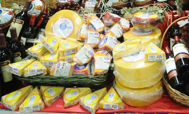 O queijo provolone por exemplo, muito encontrado em tábuas de frios, harmoniza com cervejas de trigo. Foto: Juliana Leitão/DP/D.A Press/