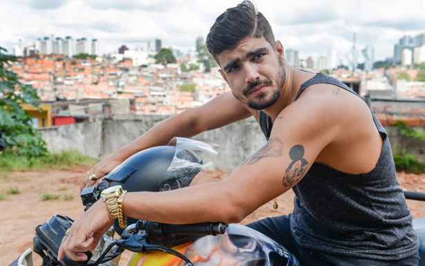 Caio Castro é o vilão Grego em