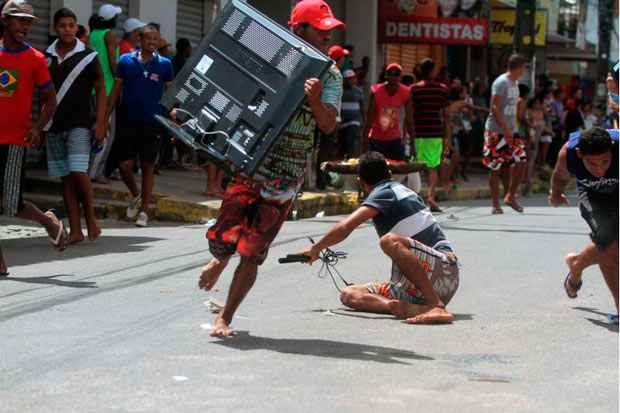 Para a população local, as lembranças dos dias caóticos de greve jamais serão esquecidas, provocando uma mistura de tristeza e vergonha. Foto: Allan Torres/Arquivo DP/D.A Press/ Para a população local, as lembranças dos dias caóticos de greve jamais serão esquecidas, provocando uma mistura de tristeza e vergonha. Foto: Allan Torres/Arquivo DP/D.A Press/