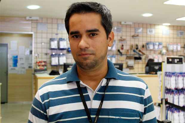 Gerente de loja, Tiago Moura já estava em casa quando foi surpreendido com a notícia dos saques: "Recebi uma ligação e quando cheguei ainda estava acontecendo". O prejuízo foi de R$ 200 mil. Foto: Rodrigo Silva/ESP. DP/D.A Press