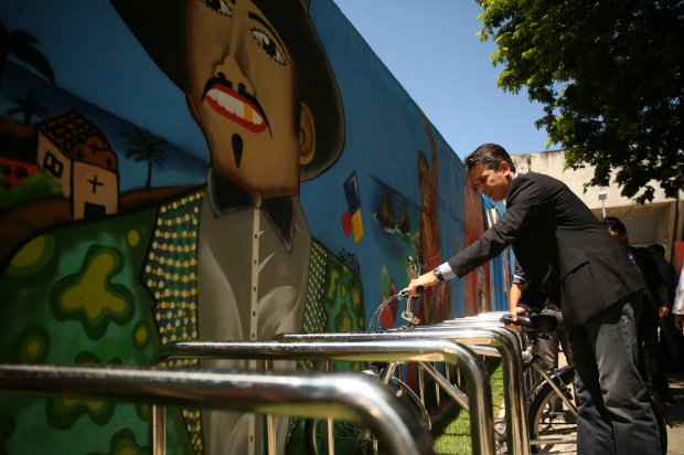local foi decorado por artistas da ONG Cores do Amanhã com imagens de pontos turísticos de Pernambuco. Foto: Hesíodo Góes./ local foi decorado por artistas da ONG Cores do Amanhã com imagens de pontos turísticos de Pernambuco. Foto: Hesíodo Góes./