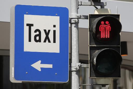 A cidade de Viena, onde, em 24 de maio, será realizado o festival Eurovision, instalou semáforos representando casais homossexuais, para promover a tolerância. Foto: AFP DIETER NAGL