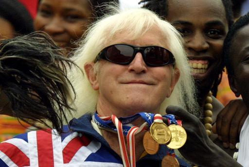 (2002) O apresentador Jimmy Savile. Foto: Pool WPA/AFP Adrian Dennis