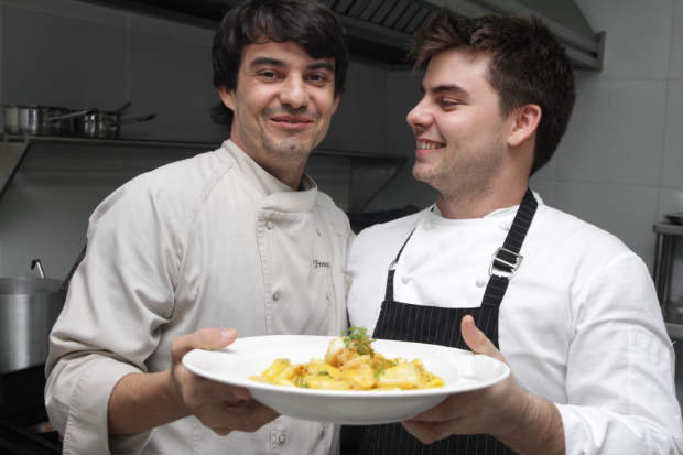 Hugo e Júlio Prouvot estarão à frente da cozinha show, novidade na nova casa Prouvot. Foto: Roberto Ramos/DP/D.A Press/