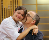 Crucial na grande final do reality, pai de Elisa foi homenageado pela filha com uma receita no livro