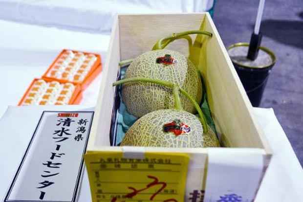 Os melões são exibidos no Mercado Central de Sapporo. Foto: Jiji Press/AFP/ Os melões são exibidos no Mercado Central de Sapporo. Foto: Jiji Press/AFP/