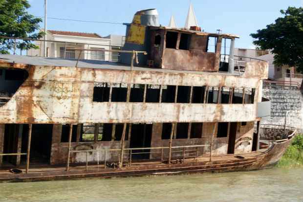 Embarcações abandonadas no rio aumentam teor de ferro da água. Foto: Anamaria Nascimento/DP/D.A.Press/Anamaria Nascimento/DP/D.A.Press Embarcações abandonadas no rio aumentam teor de ferro da água. Foto: Anamaria Nascimento/DP/D.A.Press/Anamaria Nascimento/DP/D.A.Press