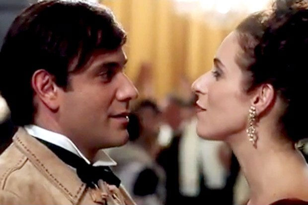 Marco Ricca e Andreia Beltrão em cena de Chatô. Crédito: YouTube/Reprodução