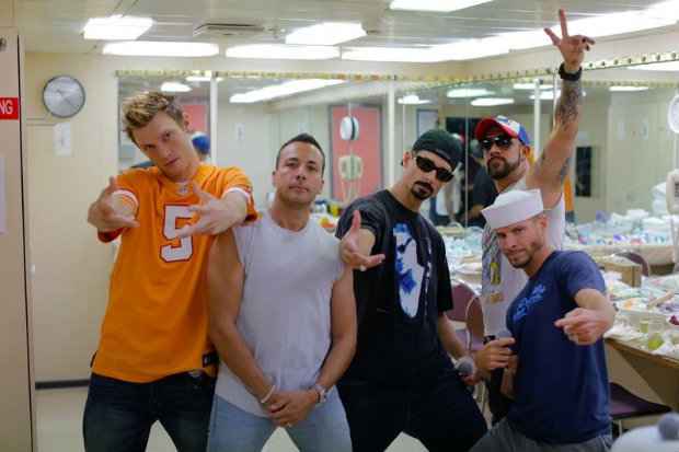 Bons garotos: Nick, Howie, Kevin, AJ e Brian não pedem bebidas alcoólicas. Foto: Reprodução do Facebook/