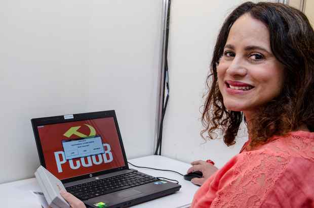 Luciana Santos é a primeira mulher presidente do PCdoB. Foto: Fifi Comunicação/Divulgação/ Luciana Santos é a primeira mulher presidente do PCdoB. Foto: Fifi Comunicação/Divulgação/
