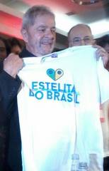 Fotografia do ex-presidente com camisa do Ocupe Estelita faz sucesso nas redes sociais. Foto: Reprodu&ccedil;&atilde;o/Facebook/