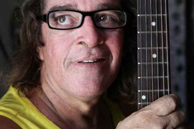 Ivinho foi destaque em show de reuni&atilde;o do Ave Sangria, em setembro de 2014. Cr&eacute;dito: Alcione Ferreira/DP/D.A Press/