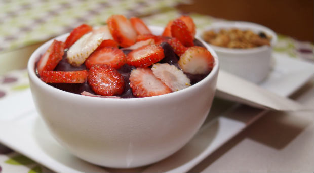 A promoção para o açaí, um dos pratos mais pedidos da casa, tem duração de um mês, começando na próxima quinta-feira (18). Foto: Breno Pessoa/ Divulgação