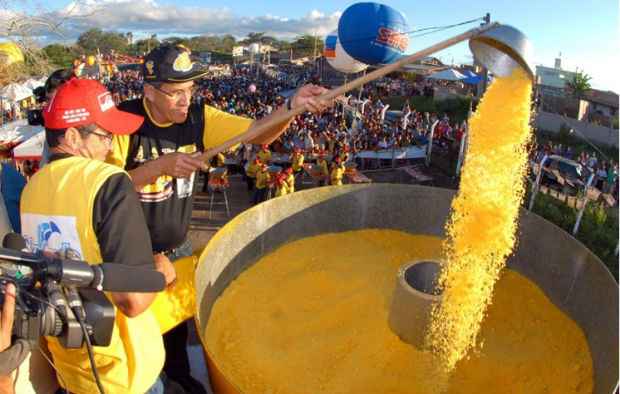 O maior cuscuz do mundo é tradição e será o novo recorde, com 800kg. Foto: Prefeitura de Caruaru/Divulgação