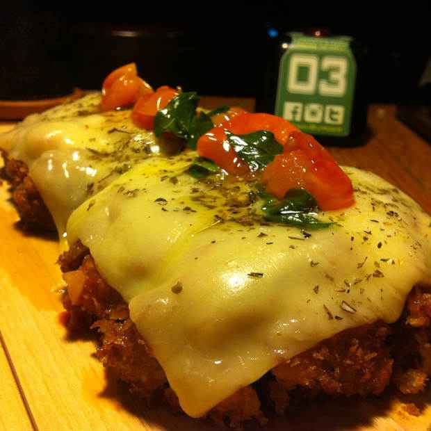 A novidade despensa o p&atilde;o, o que favorece, e muito, os intolerantes ao gl&uacute;ten. Foto: Kwai Burger/ Divulga&ccedil;&atilde;o/