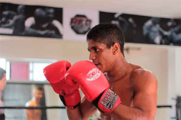 José Arly chegou a integrar uma organizada, onde "brigava muito", mas hoje está focado no Muay Thai e no curso de educação física. Foto:  Brenda Alcantara/Esp DP/D.A Pres