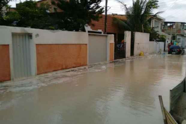 A água invadiu diversas ruas da comunidade, como a Rua Paru, que ficou alagada. Foto: Reprodução/ WhatsApp 