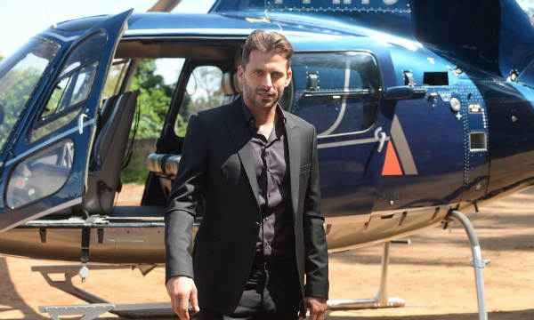 Após Gabo beijar Marizete, ela dará um soco no empresário - Foto: TV Globo/Divulgação/Foto: TV Globo/Divulgação Após Gabo beijar Marizete, ela dará um soco no empresário - Foto: TV Globo/Divulgação/Foto: TV Globo/Divulgação