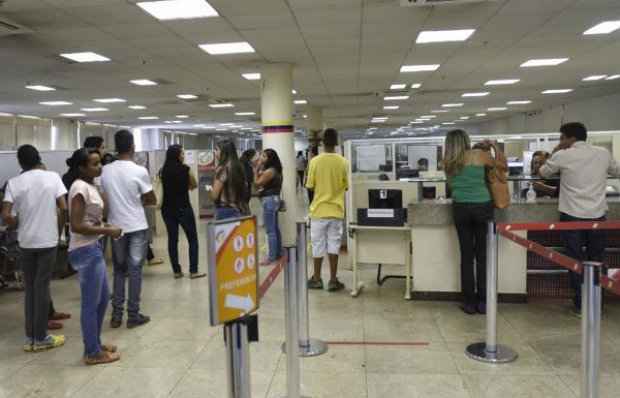 GDF repassou R$ 5,3 milhões em contratos emergenciais à empresa que administrava serviços do Na Hora para que os postos continuassem a atender ao público. (Foto: Ed Alves/CB/D.A Press)/