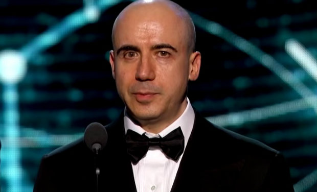 Yuri Milner durante a apresentação do Prêmio Breakthrough, em novembro de 2014. (Foto: Reprodução/YouTube)/