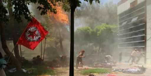 A explosão aconteceu no jardim do centro cultural da cidade. Foto: AGÊNCIA DICLE/AFP/ A explosão aconteceu no jardim do centro cultural da cidade. Foto: AGÊNCIA DICLE/AFP/