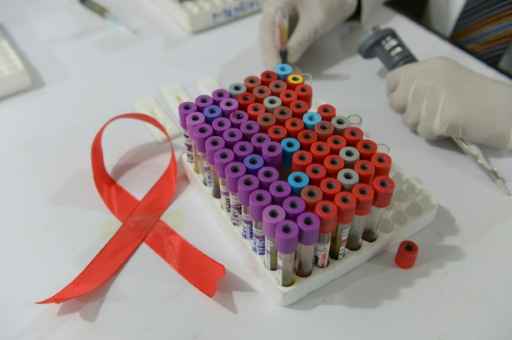 O símbolo da luta contra a aids é visto em Islamabad. Foto: Farooq Naeem/AFP/ O símbolo da luta contra a aids é visto em Islamabad. Foto: Farooq Naeem/AFP/