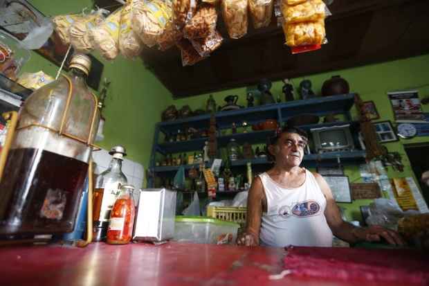 Seu Vital perdeu todas as mercadorias de sua mercearia na época. Fotos: Rafael Martins/ Esp. DP/ D. A. Press/