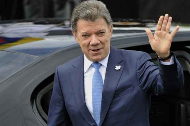 O presidente colombiano, Juan Manuel Santos, chega a uma parada militar para celebrar 25° aniversário de independência do país, em Bogotá, no dia 20 de juho de 2015. Foto: Guillermo Legaria/AFP/ O presidente colombiano, Juan Manuel Santos, chega a uma parada militar para celebrar 25° aniversário de independência do país, em Bogotá, no dia 20 de juho de 2015. Foto: Guillermo Legaria/AFP/