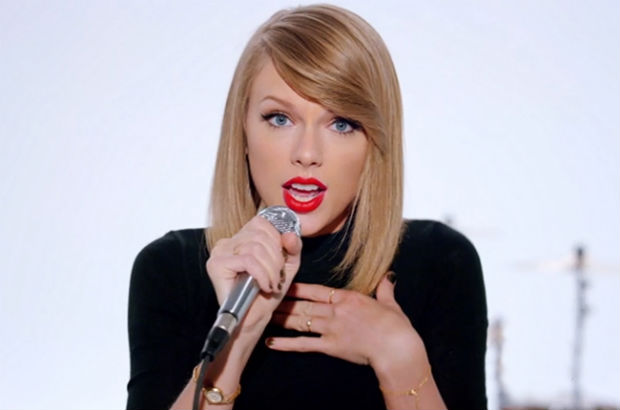 Taylor Swift em cena do clipe Shake It Off. Crédito: YouTube/Reprodução/ Taylor Swift em cena do clipe Shake It Off. Crédito: YouTube/Reprodução/